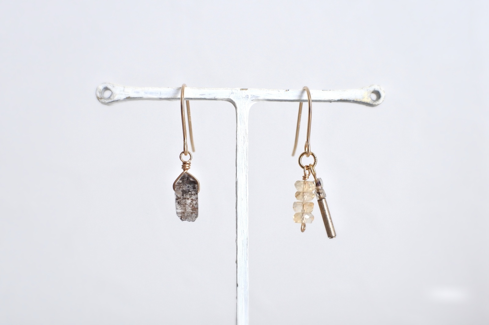 暮 ら し  - asymmetry